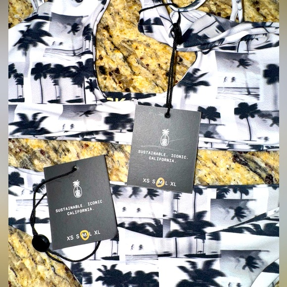 SKATIE MEDIUM - Picture 3 of 3